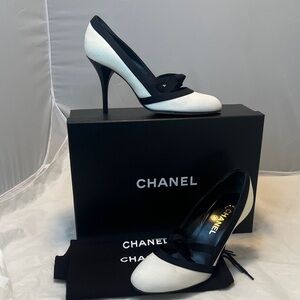 Chanel Interlocking CC High Heel Pumps